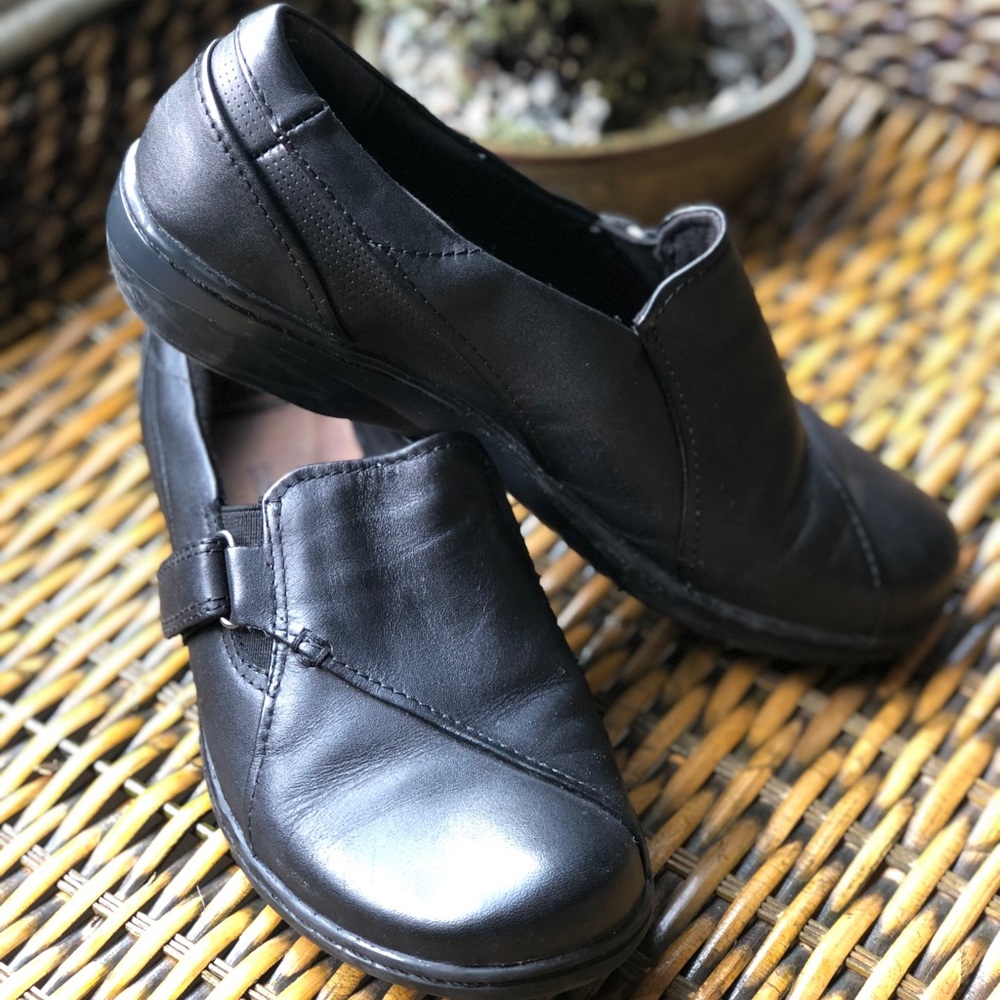clarks nonslip slip-on